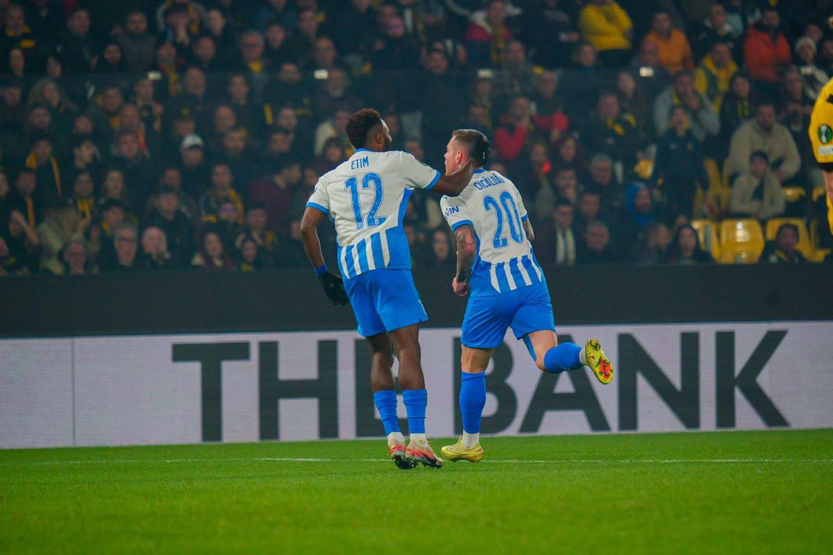 Oltenii acuză: „Ne așteptam să tragă arbitrul cu ei” » Imagine cruntă din vestiar