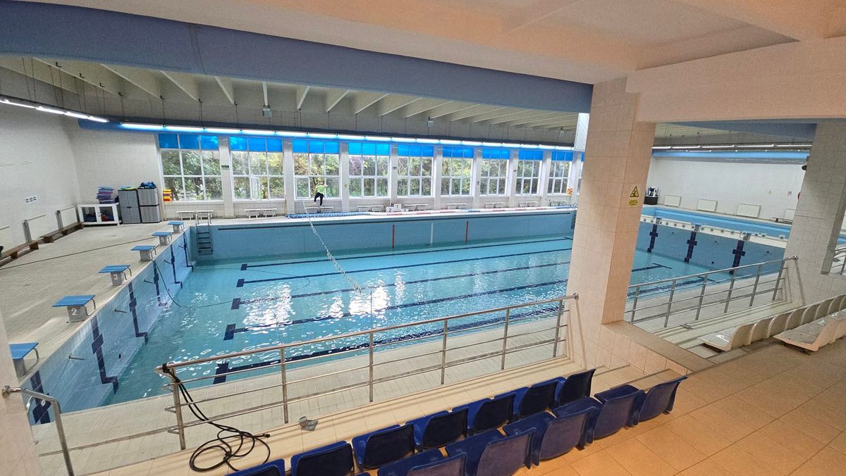 Încă o grozăvie în sportul românesc: țintă pentru „rechinii” imobiliari! » Bazinul din Palatul Copiilor a fost închis, copiii fac cursuri TEORETICE de înot!