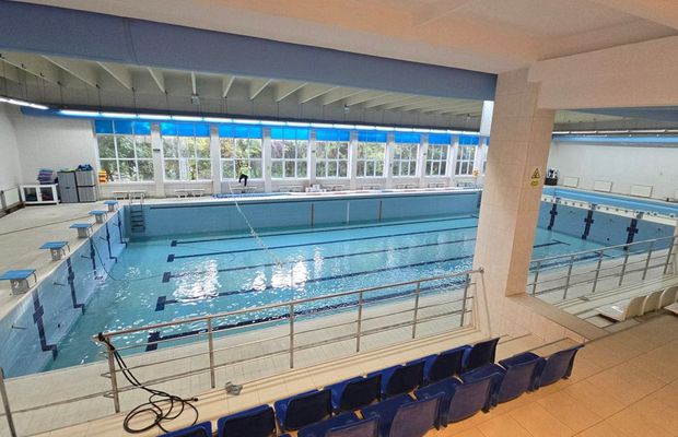 Încă o grozăvie în sportul românesc: țintă pentru „rechinii” imobiliari! » Bazinul din Palatul Copiilor a fost închis, copiii fac cursuri TEORETICE de înot!