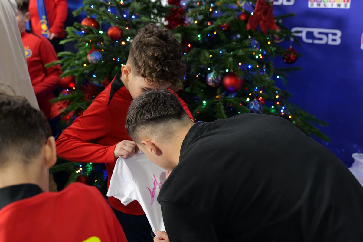 Jucătorii de la FCSB, ajutoarele Moșului pentru copiii din Academie » Pantea a luat microfonul GSP și l-a întrebat pe Lixandru: „Ce v-ați dori de Crăciun?”