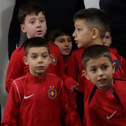 Jucătorii de la FCSB au oferit cadouri copiilor // FOTO: Andrei Furnigă (GSP)