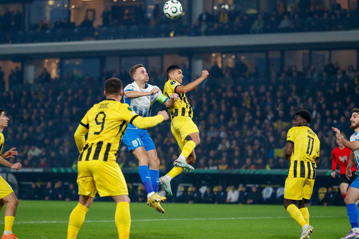 Oltenii acuză: „Ne așteptam să tragă arbitrul cu ei” » Imagine cruntă din vestiar