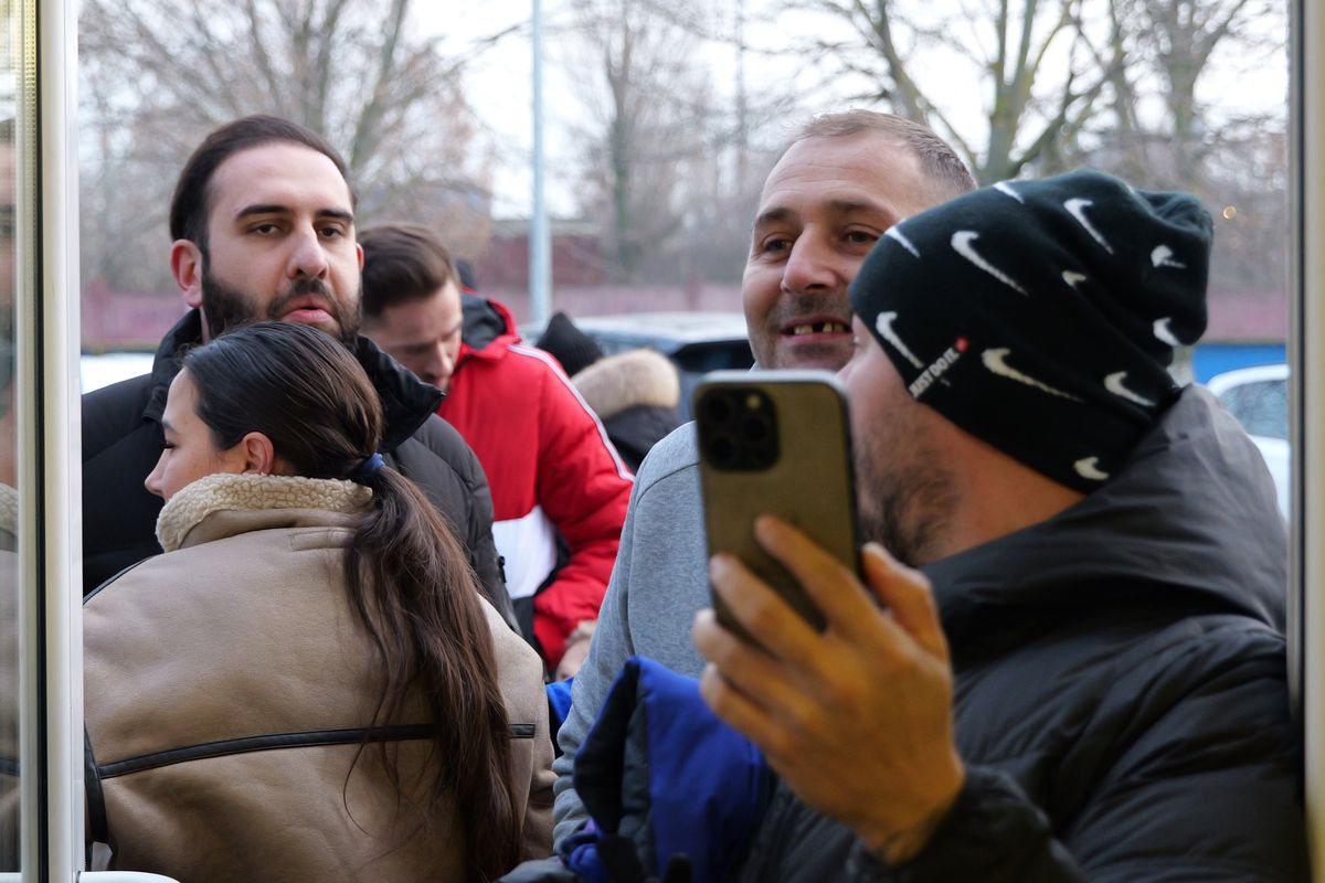 Jucătorii de la FCSB, ajutoarele Moșului pentru copiii din Academie » Pantea a luat microfonul GSP și l-a întrebat pe Lixandru: „Ce v-ați dori de Crăciun?”