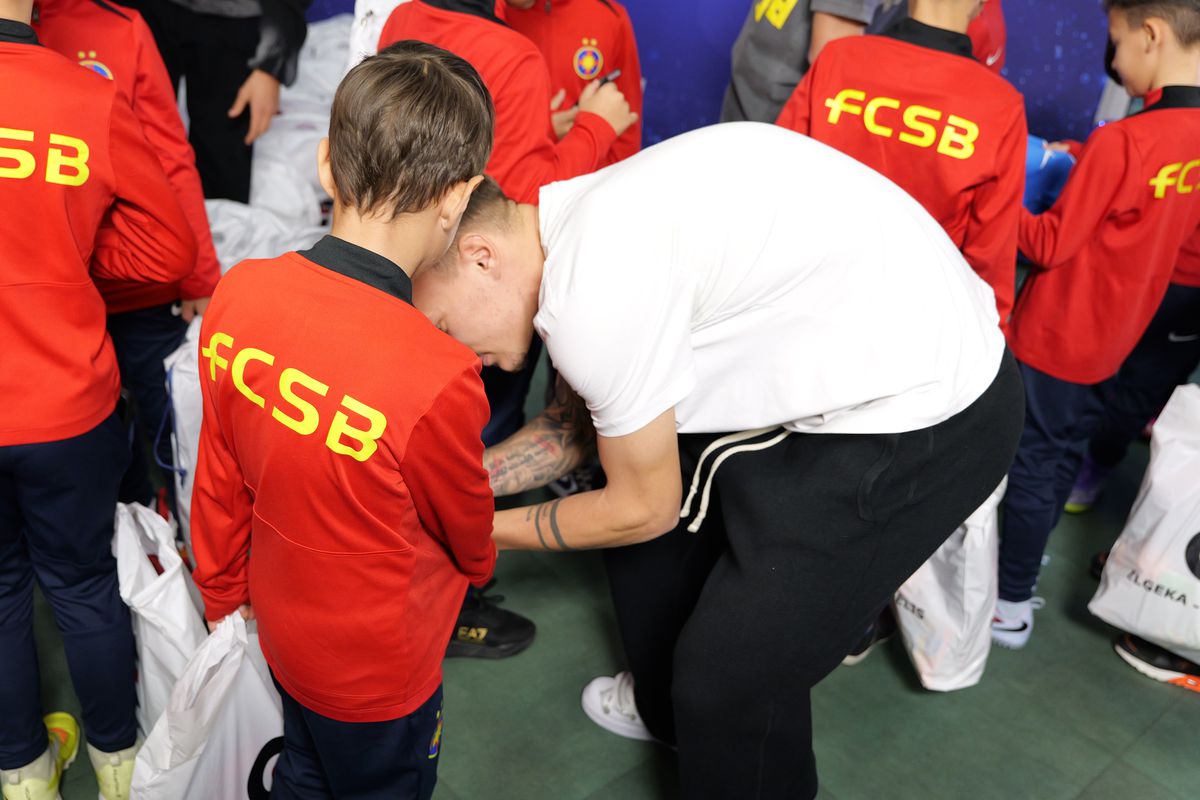 Jucătorii de la FCSB, ajutoarele Moșului pentru copiii din Academie » Pantea a luat microfonul GSP și l-a întrebat pe Lixandru: „Ce v-ați dori de Crăciun?”