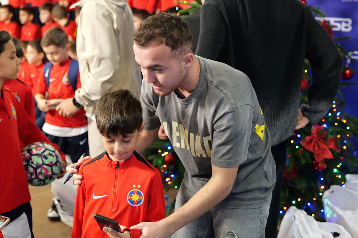 Jucătorii de la FCSB au oferit cadouri copiilor