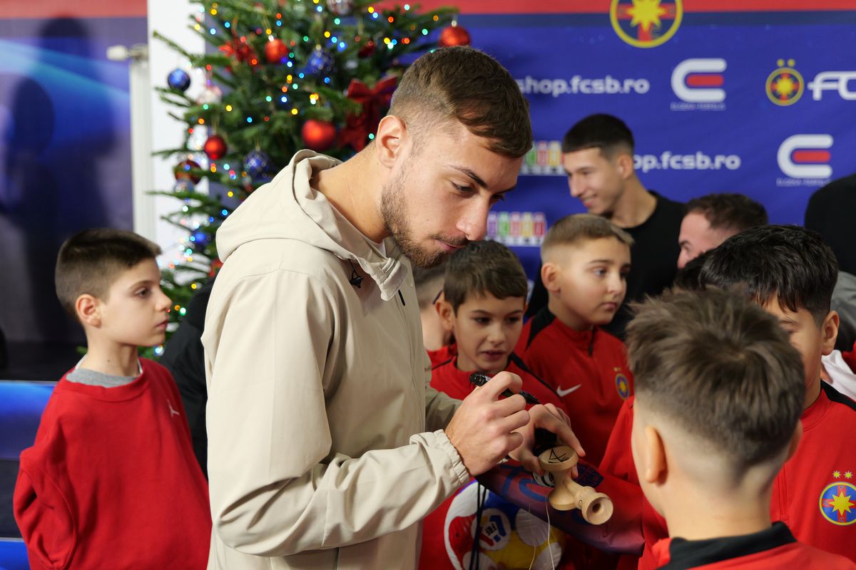 Jucătorii de la FCSB, ajutoarele Moșului pentru copiii din Academie » Pantea a luat microfonul GSP și l-a întrebat pe Lixandru: „Ce v-ați dori de Crăciun?”