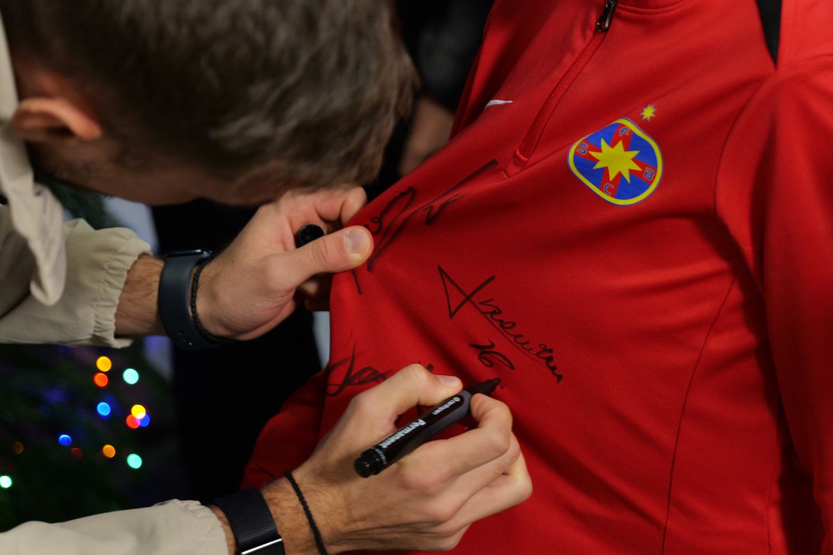 Jucătorii de la FCSB, ajutoarele Moșului pentru copiii din Academie » Pantea a luat microfonul GSP și l-a întrebat pe Lixandru: „Ce v-ați dori de Crăciun?”