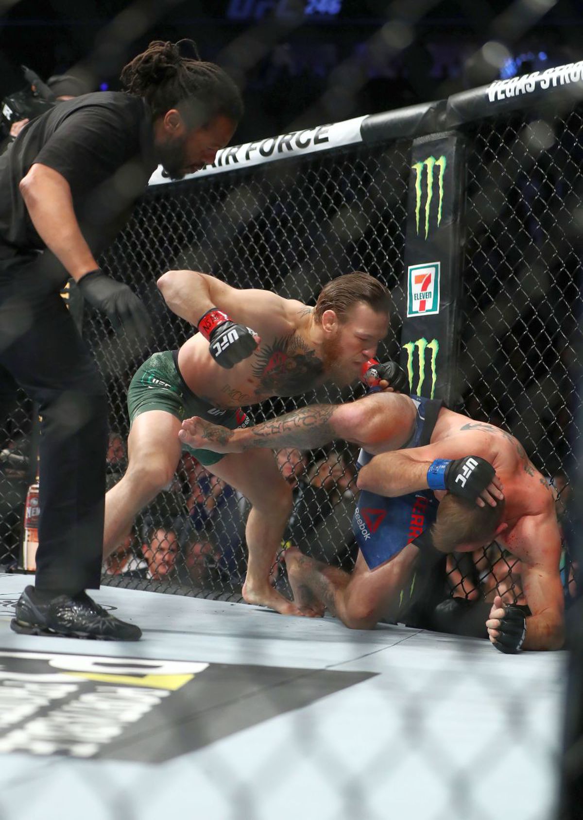 Floyd Mayweather îi provoacă pe Conor McGregor și pe Khabib Nurmagomedov!