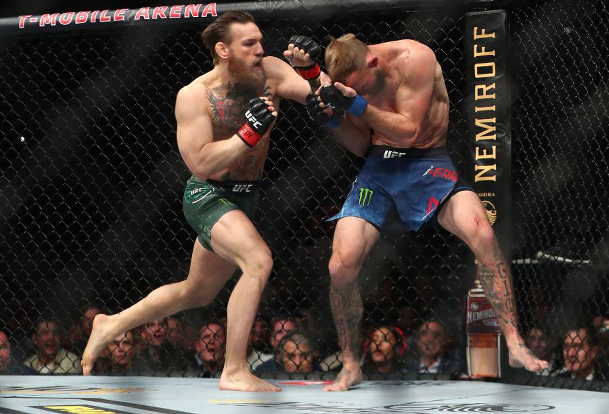 CONOR MCGREGOR SUPREM // VIDEO Conor McGregor, victorie BRUTALĂ la revenire! Și-a învins adversarul cu 20 de pumni în 40 de secunde: l-a lovit și cu umărul!