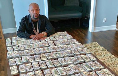 Floyd Mayweather îi provoacă pe Conor McGregor și pe Khabib Nurmagomedov!