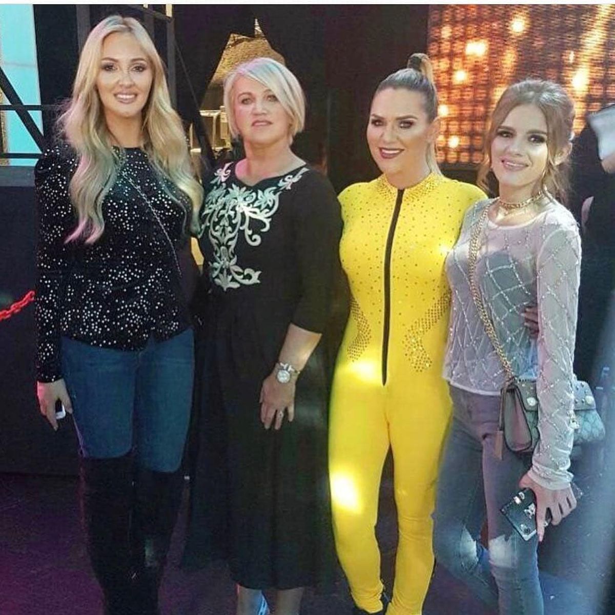 Erin și Aoife, surorile lui Conor McGregor, au făcut senzație! Avion privat și șampanie în foiță de aur