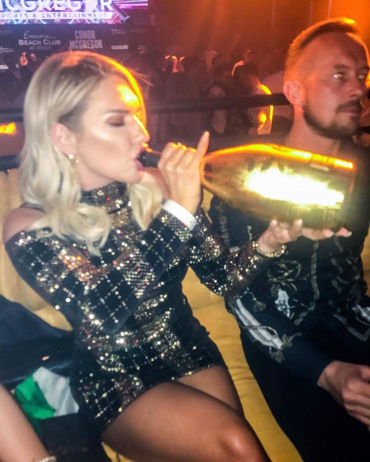 Erin și Aoife, surorile lui Conor McGregor, au făcut senzație! Avion privat și șampanie în foiță de aur