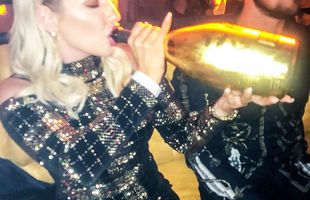 Erin și Aoife, surorile lui Conor McGregor, au făcut senzație! Avion privat și șampanie în foiță de aur