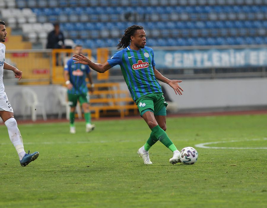 1.3 milioane de € este cota de piață a lui Loic Remy, conform Transfermarkt FOTO IMAGO 1.3 milioane de € este cota de piață a lui Loic Remy, conform Transfermarkt FOTO IMAGO