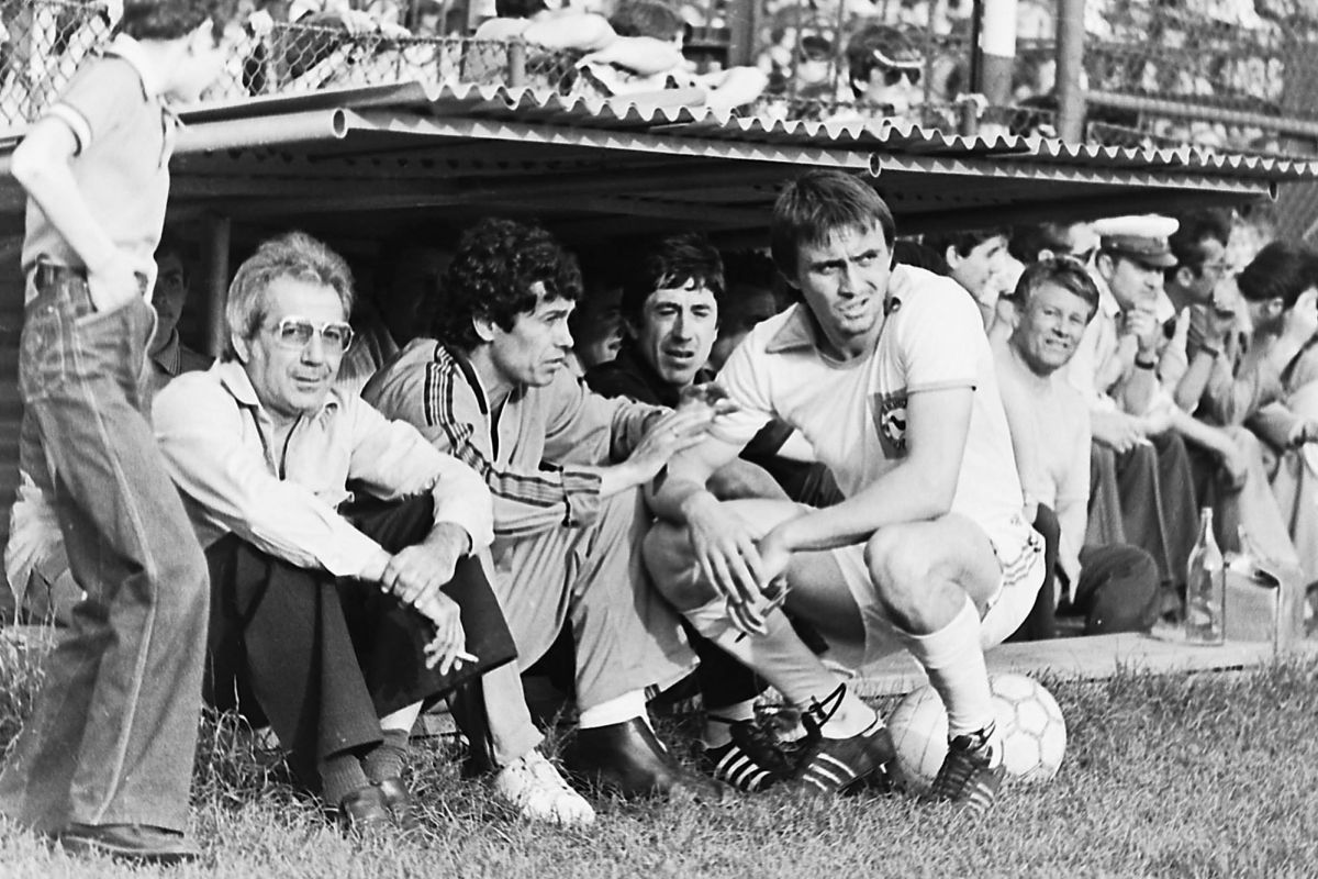 Legendă la ambele echipe, un fost mare jucător prefațează pentru Gazeta duelul de tradiție din Liga 1: „Regret că au ajuns în situația asta, dar văd o schimbare”