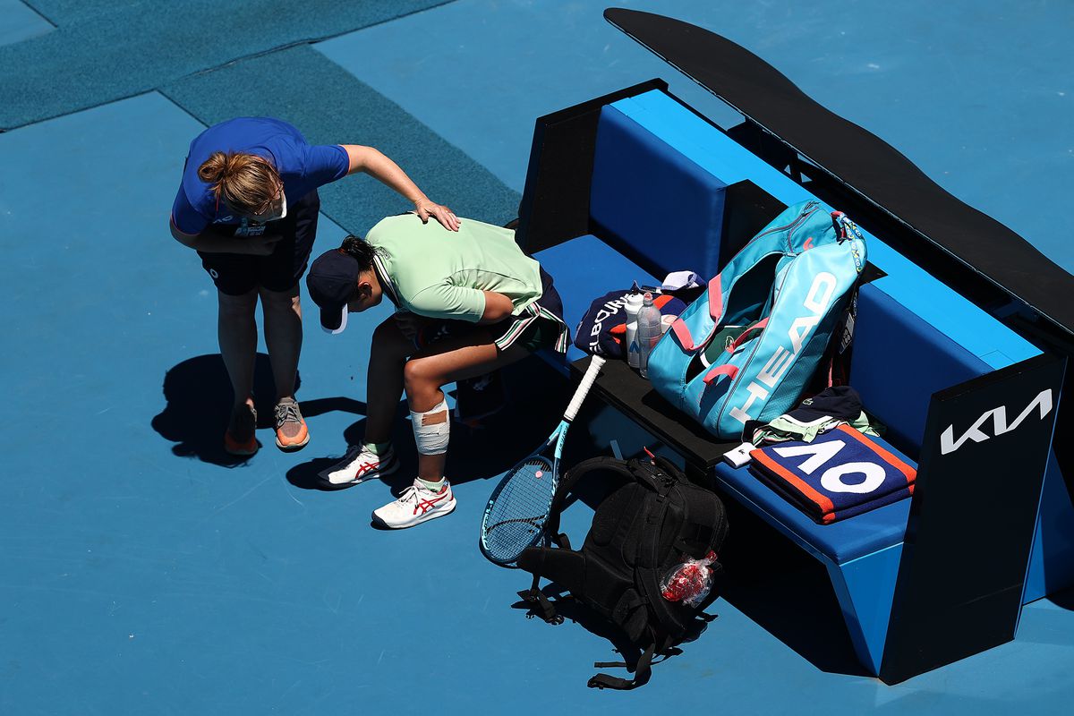 Scene dureroase la Australian Open » A fost nevoită să iasă de pe teren în scaun cu rotile