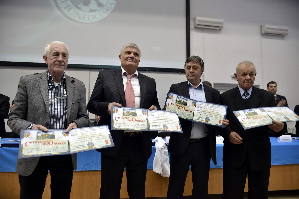 Remus Vlad #76. Amintirile antrenorului care a lansat zeci de mari fotbaliști. Și-a presimțit propriul infarct și nu poate uita nici acum „rana Dinamo”: „Un singur om m-a vrut acolo! Dinu? Ce rost are să dezgropăm morții?!”