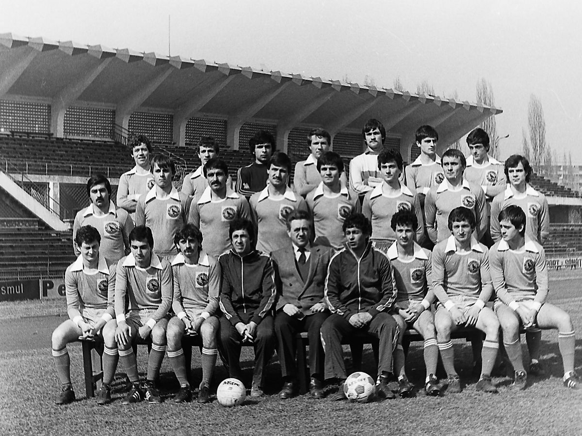 Remus Vlad #76. Amintirile antrenorului care a lansat zeci de mari fotbaliști. Și-a presimțit propriul infarct și nu poate uita nici acum „rana Dinamo”: „Un singur om m-a vrut acolo! Dinu? Ce rost are să dezgropăm morții?!”