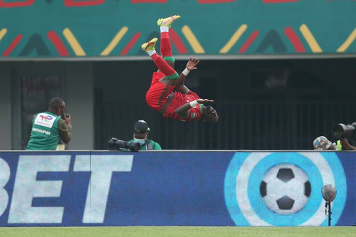 Malawi, sărbătorind victoria cu Zimbabwe de la Cupa Africii / FOTO: Twitter@ LoftiWada