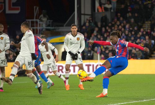 Manchester United a remizat cu Crystal Palace, scor 1-1, într-un meci restant din etapa #7 din Premier League. „Diavolii” au fost egalați în prelungiri, când Olise a trimis perfect din lovitură liberă/ foto: Imago Images