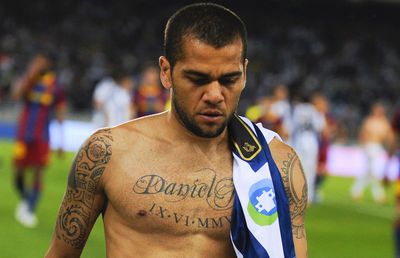 Dani Alves a fost arestat preventiv pentru că ar fi violat o femeie într-un club! A fost deja încarcerat la Barcelona