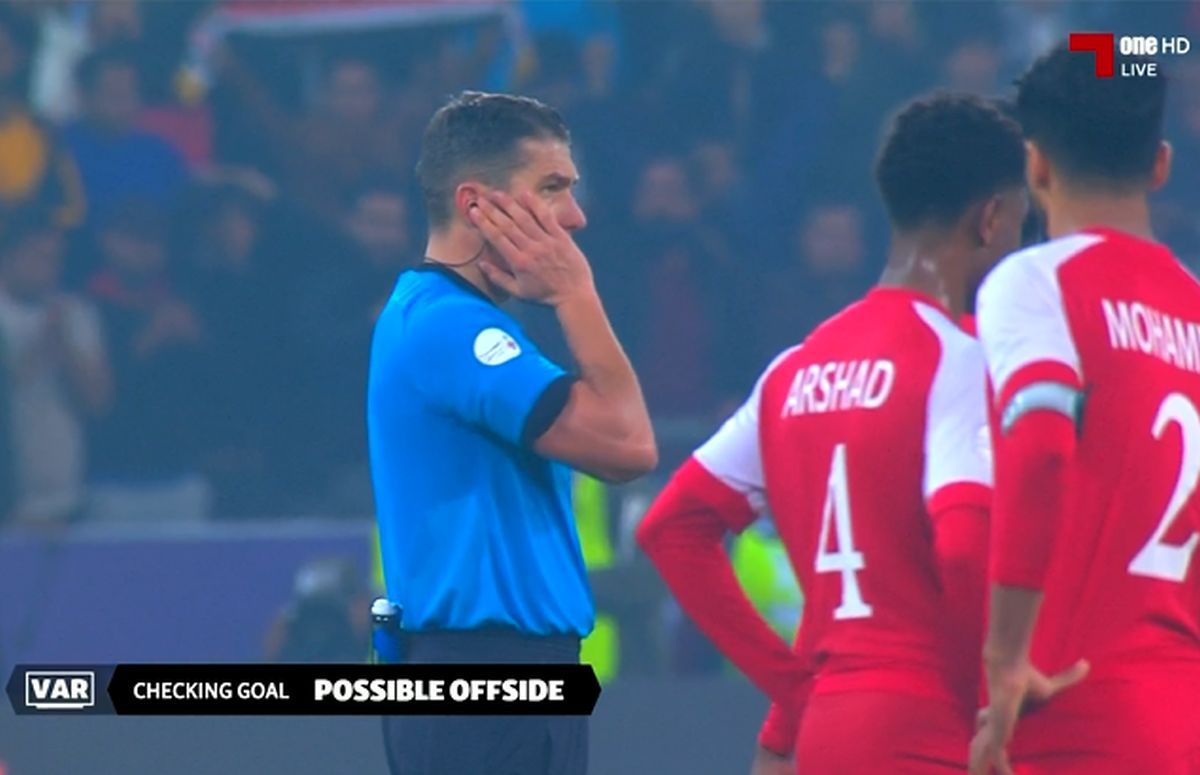 Nebunie de meci pentru Istvan Kovacs în finala Cupei Golfului » 3 penalty-uri, momente de confuzie și un gol validat de VAR în minutul 120+2