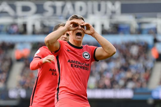 Arsenal s-a înțeles cu Leandro Trossard (28 de ani). Brighton ar putea primi până la 31 de milioane de euro în schimbul belgianului, în funcție de îndeplinirea anumitor clauze contractuale.