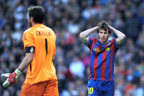 Iker Casillas și Lionel Messi, într-un El Clasico din 2010 // foto: Guliver/gettyimages