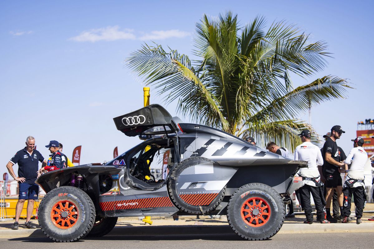 Carlos Sainz, cel mai vârstnic învingător în Raliul Dakar, la 61 de ani! » În 2023 s-a retras, cu două vertebre fracturate