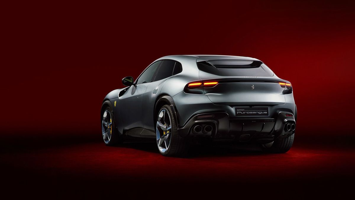 Cristiano Ronaldo și-a etalat noul bolid » Suma astronomică plătită de portughez și specificațiile mașinii