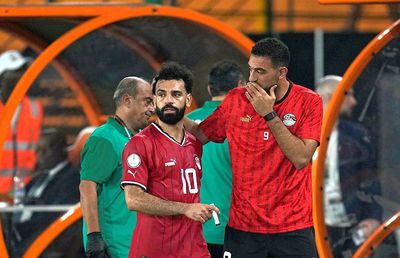 Emoții cu Salah » Căpitanul naționalei egiptene s-a accidentat în meciul cu Ghana. Cât ar putea lipsi