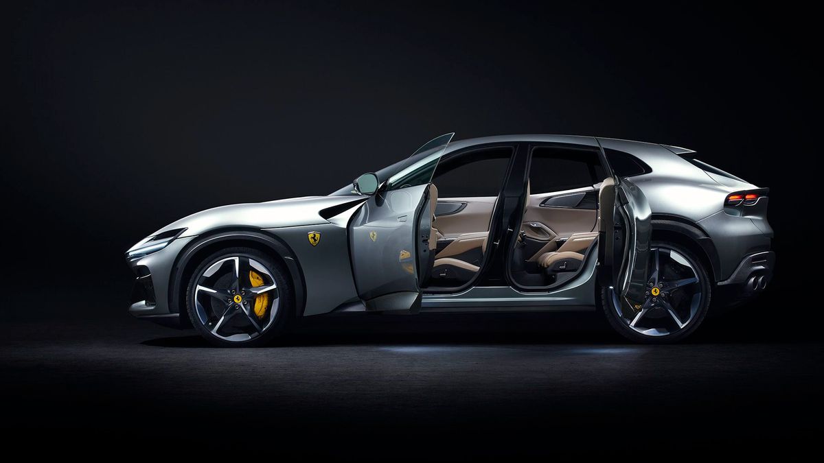 Cristiano Ronaldo și-a etalat noul bolid » Suma astronomică plătită de portughez și specificațiile mașinii