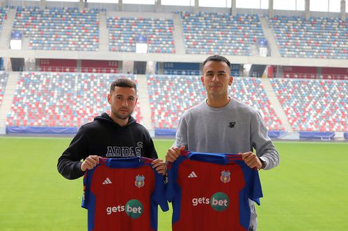 Pau Miguelez (în stânga) și Kevin Ceceri, prezentați de Steaua // sursă foto: Facebook