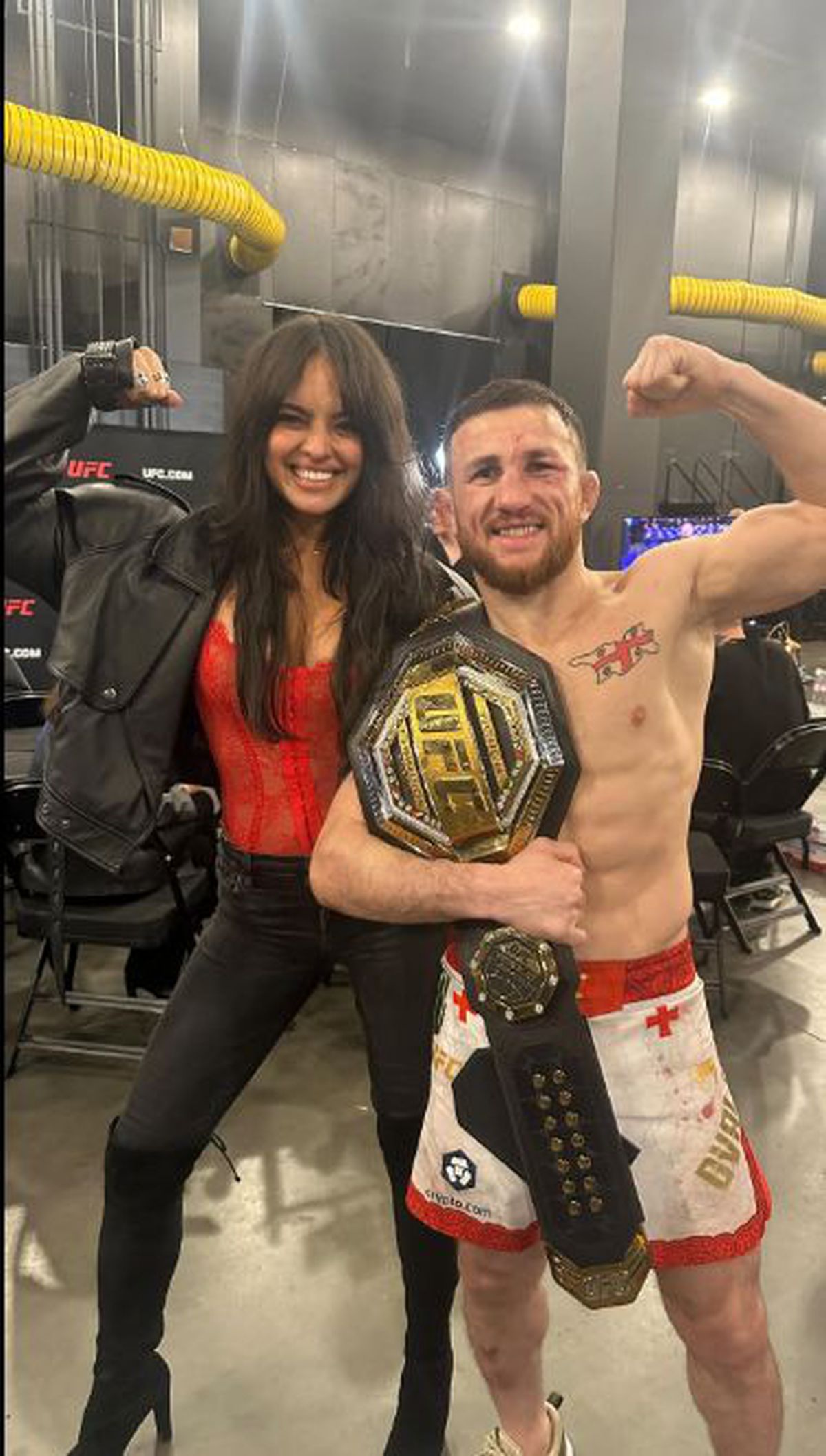 „Ce naiba faci aici?!” / „E marketing, șefu'” » Nina e motivul „exploziei” pe care UFC o are în mediul online