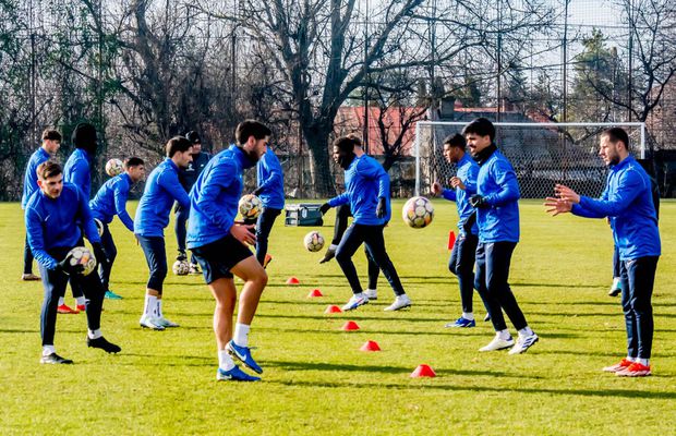 Situație incredibilă! Formația din Superligă va avea doar 12 jucători de câmp seniori la meciul din această etapă » Care e motivul