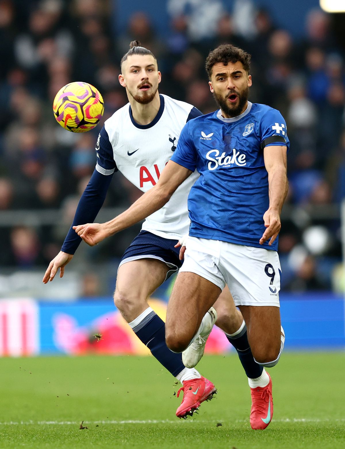 Radu Drăgușin, lovit în Everton - Tottenham