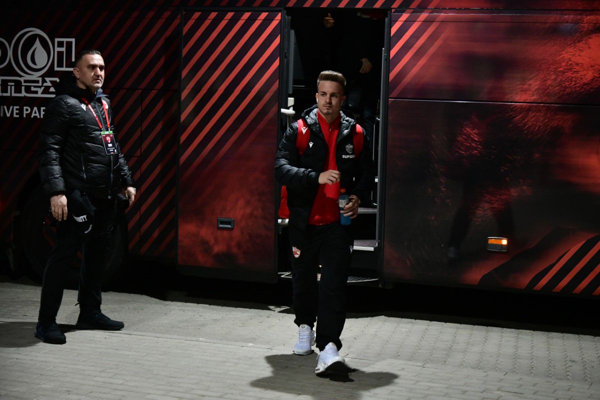 Universitatea Craiova - Dinamo 1-1 » Bănia versus Roșca! „Câinii” obțin un punct prețios grație paradelor miraculoase ale portarului de 21 de ani