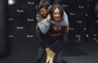 Speculații! Nina Drama, cel mai sexy reporter din UFC, ar fi „vinovată” pentru abandonul anului: Arman s-a retras înaintea luptei pentru centură