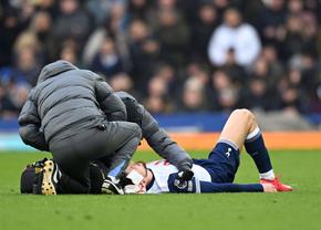 Everton - Tottenham. „A păcălit fotbalul, o rușine!” » Nota primită de Radu Drăgușin, care a ieșit cu capul spart și la propriu, și la figurat