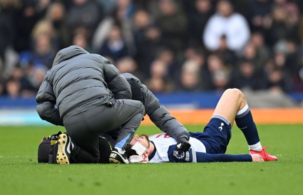 Everton - Tottenham. „A păcălit fotbalul, o rușine!” » Nota primită de Radu Drăgușin, care a ieșit cu capul spart și la propriu, și la figurat