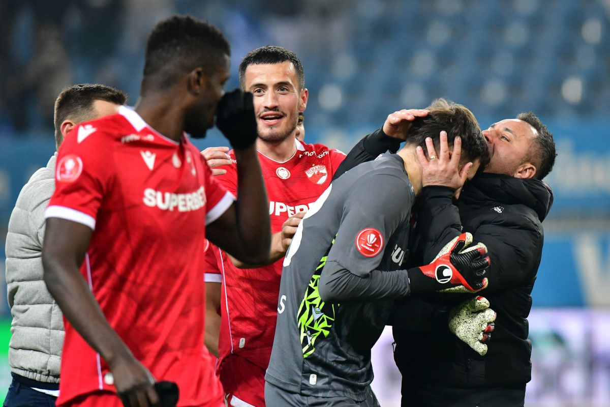 Mister „Clean Sheet” » Secretele lui Alexandru Roșca, omul imbatabil de la Dinamo: „Vorbesc foarte mult, lucrează împreună”