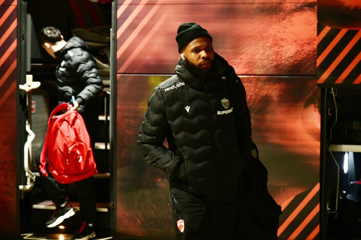 Universitatea Craiova - Dinamo 1-1 » Bănia versus Roșca! „Câinii” obțin un punct prețios grație paradelor miraculoase ale portarului de 21 de ani