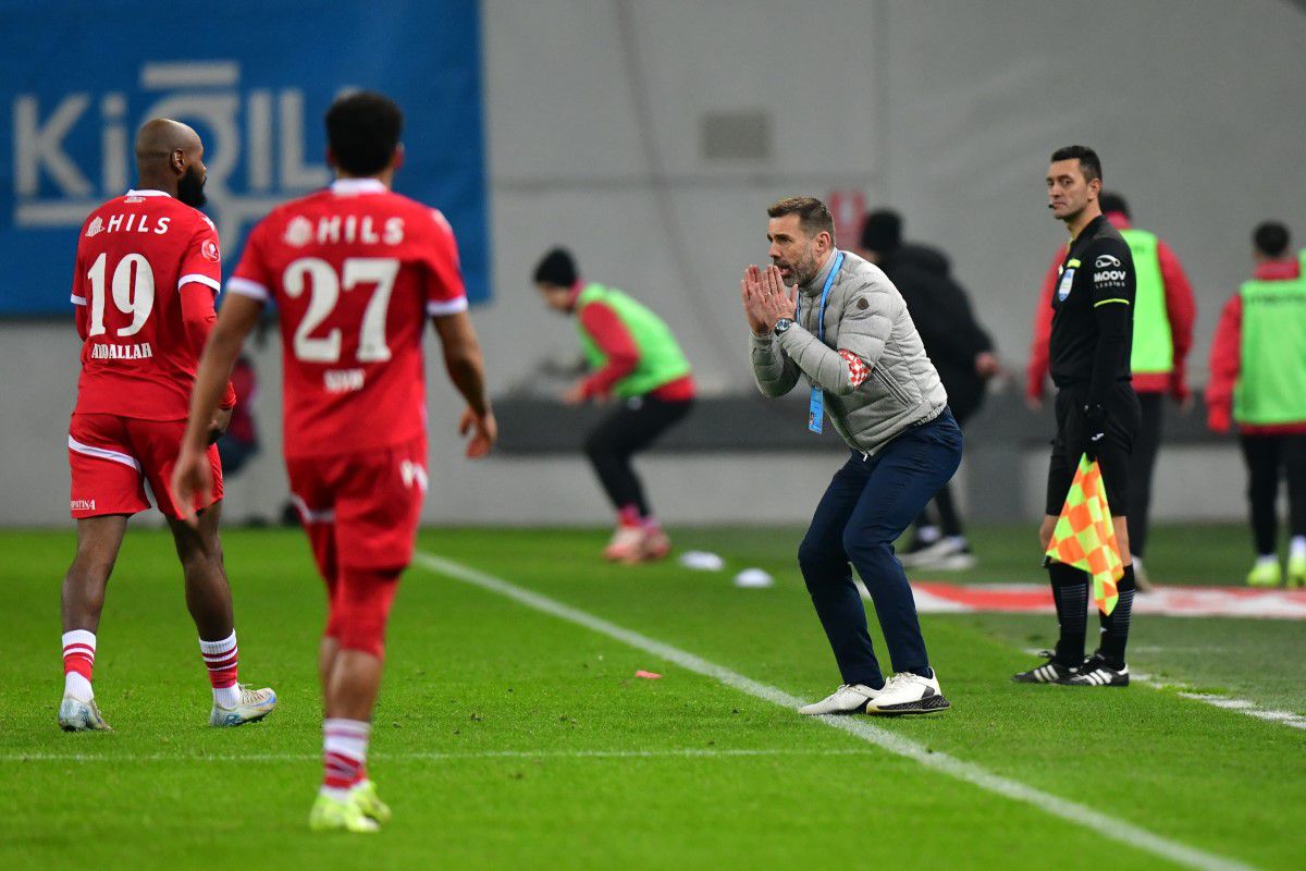 Mister „Clean Sheet” » Secretele lui Alexandru Roșca, omul imbatabil de la Dinamo: „Vorbesc foarte mult, lucrează împreună”