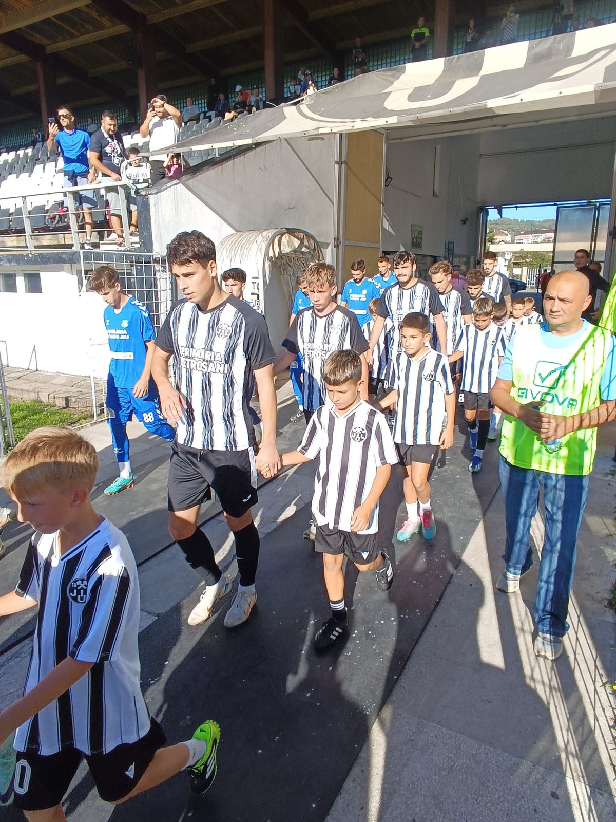 Cum arăta stadionul din Petroșani în 2025