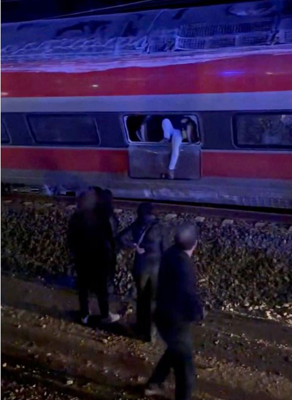 Atenție, imagini cu impact emoțional! Tragedie feroviară la Adamuz cu zeci de victime