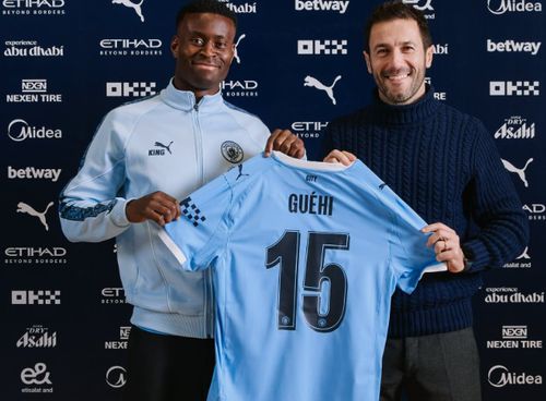 Marc Guehi a fost prezentat la Manchester City / foto: mancity.com