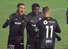 Ce UMILINȚĂ! Universitatea Craiova nu stă la discuții cu Petrolul și revine pe primul loc în Superliga » Clasamentul