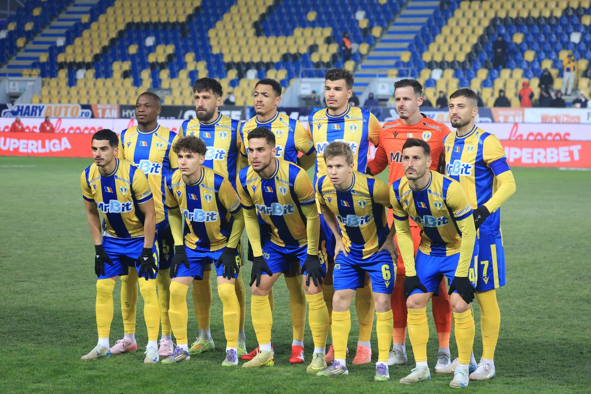 Ce UMILINȚĂ! Universitatea Craiova nu stă la discuții cu Petrolul și revine pe primul loc în Superliga » Clasamentul