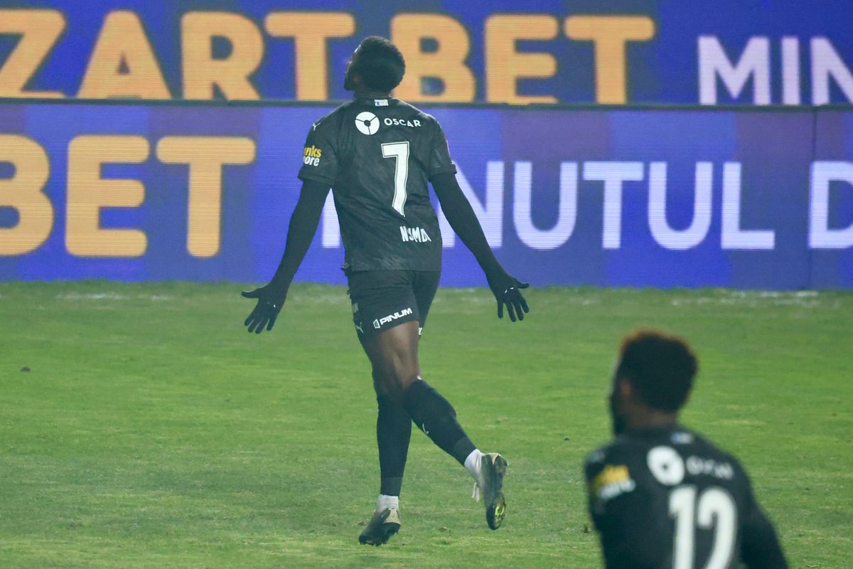 Ce UMILINȚĂ! Universitatea Craiova nu stă la discuții cu Petrolul și revine pe primul loc în Superliga » Clasamentul