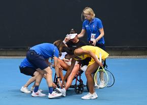 Retragere tristă la Australian Open: jucătoare de tenis de 21 de ani, în lacrimi și în scaun cu rotile, părăsește terenul